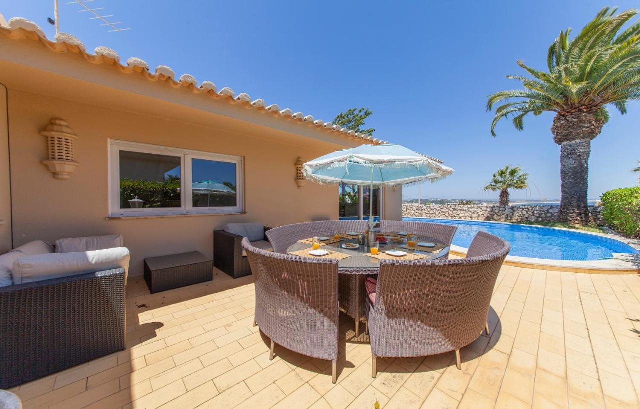 N - Astonishing Bay View Guesthouse ลากอส ภายนอก รูปภาพ