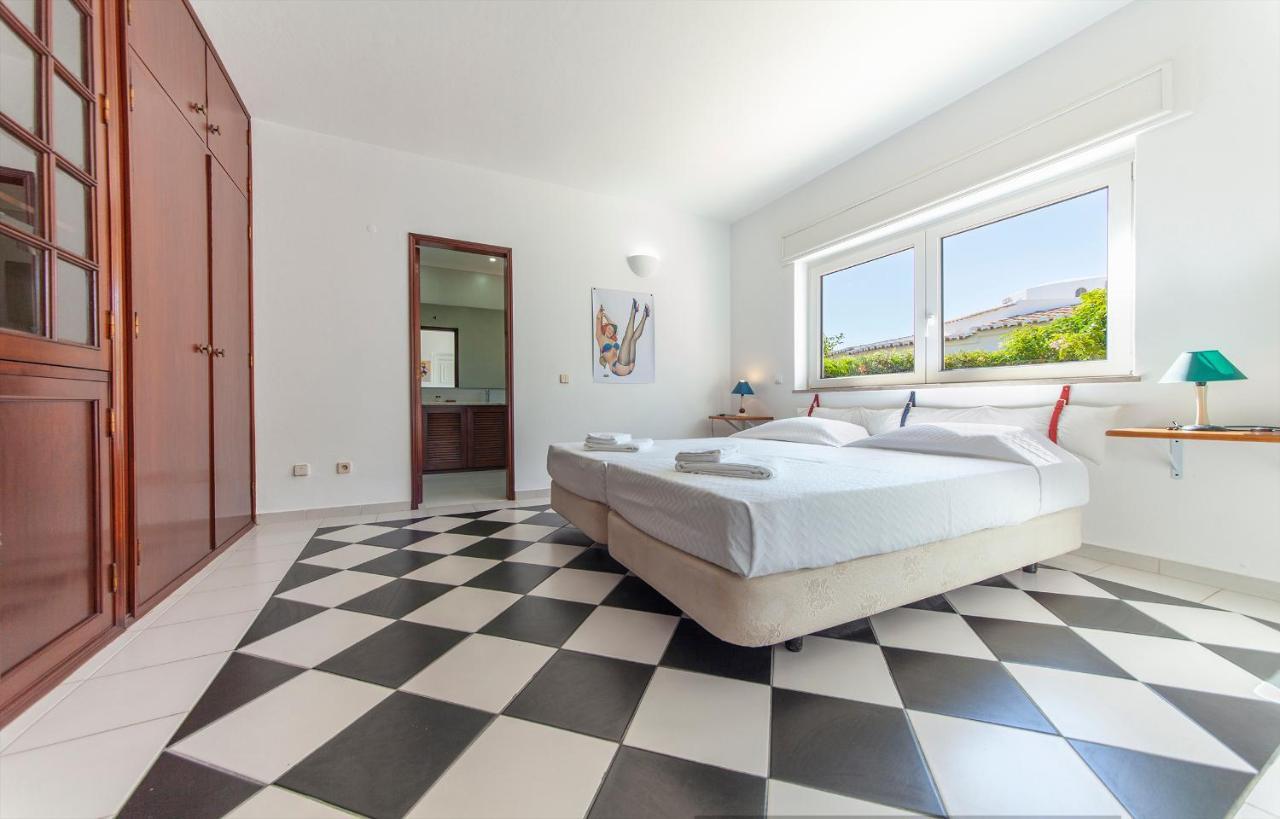 N - Astonishing Bay View Guesthouse ลากอส ภายนอก รูปภาพ